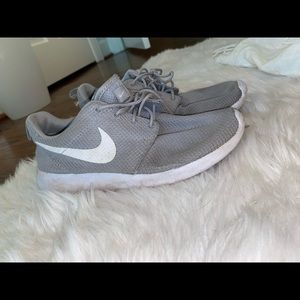 Grey Nike roche tennis shoes